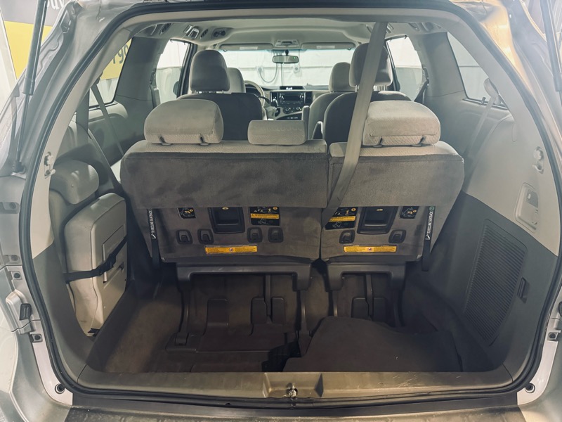 Toyota Sienna LE 2011