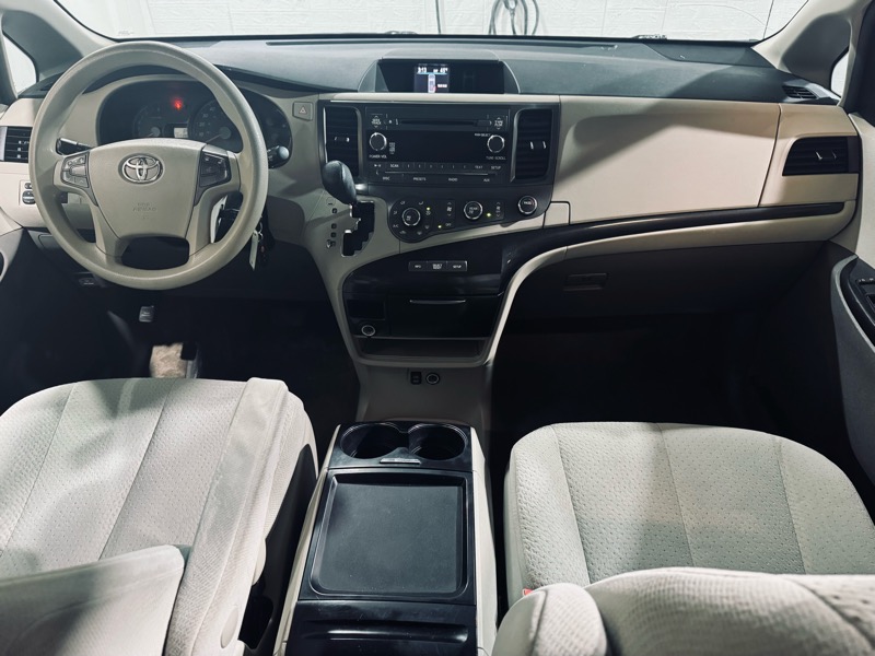 Toyota Sienna LE 2011