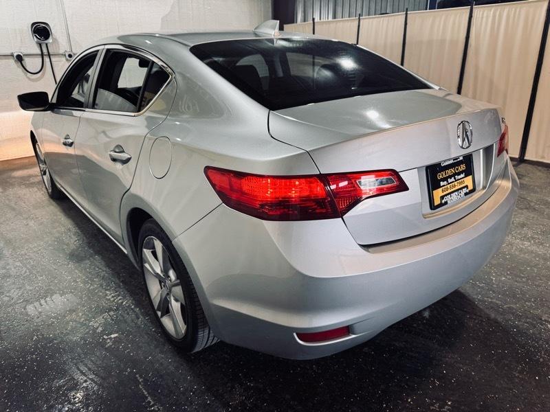 Acura ILX 5-Spd AT w/ Technology Package 2013