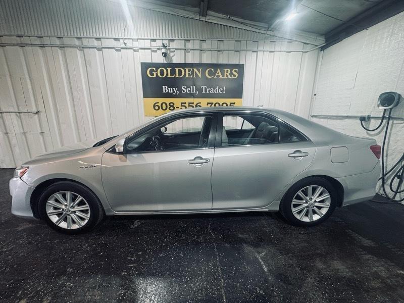 Toyota Camry Hybrid XLE 2012
