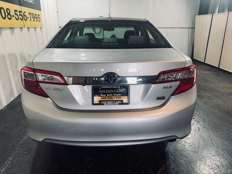 Toyota Camry Hybrid XLE 2012