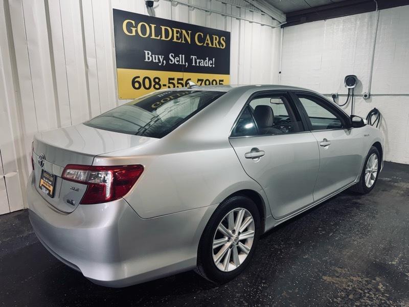 Toyota Camry Hybrid XLE 2012