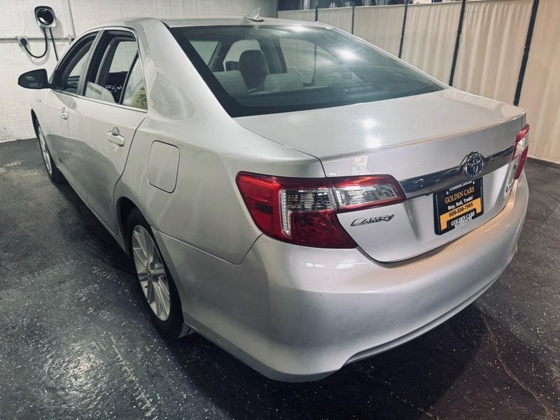 Toyota Camry Hybrid XLE 2012