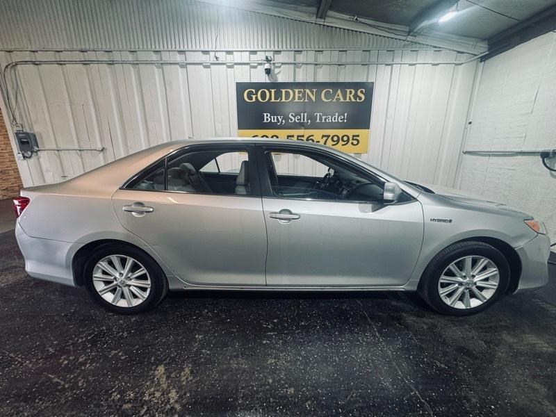 Toyota Camry Hybrid XLE 2012