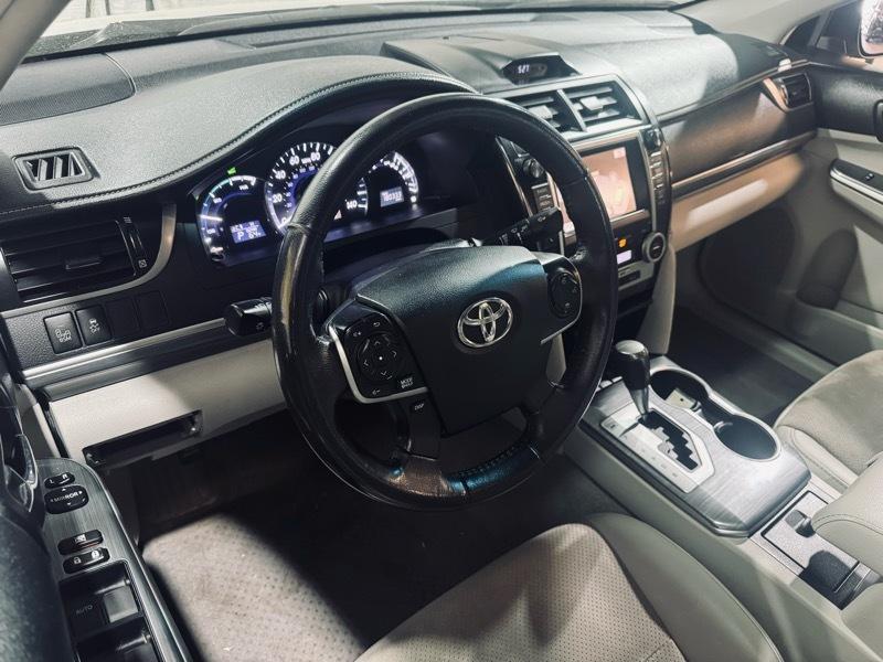 Toyota Camry Hybrid XLE 2012