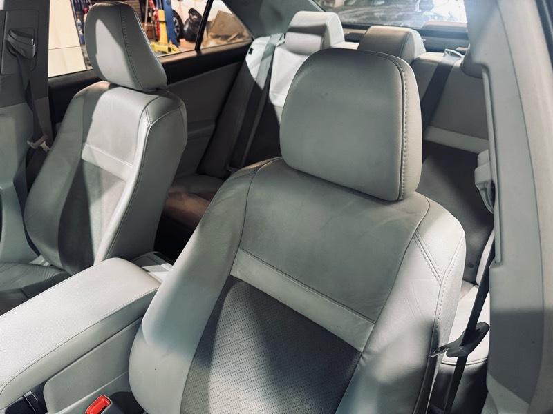 Toyota Camry Hybrid XLE 2012