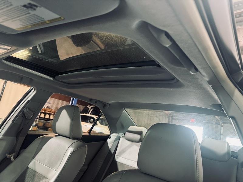 Toyota Camry Hybrid XLE 2012