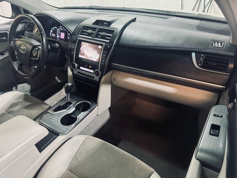 Toyota Camry Hybrid XLE 2012