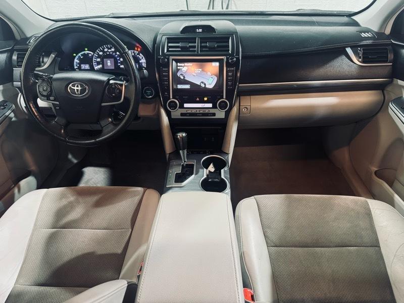 Toyota Camry Hybrid XLE 2012
