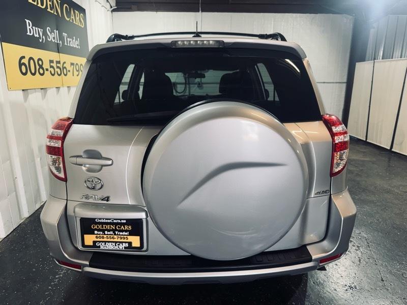Toyota RAV4 Base 2012