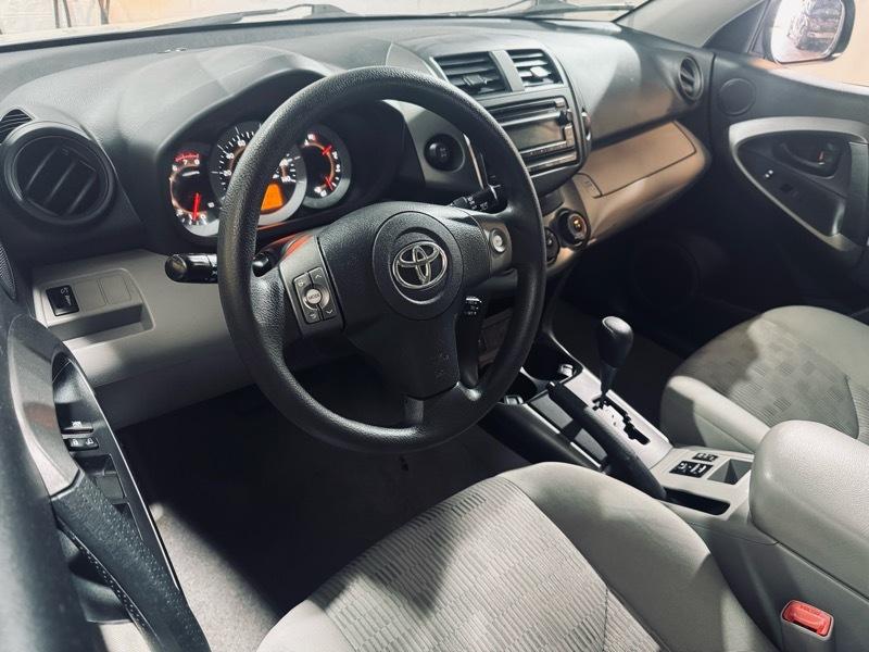 Toyota RAV4 Base 2012