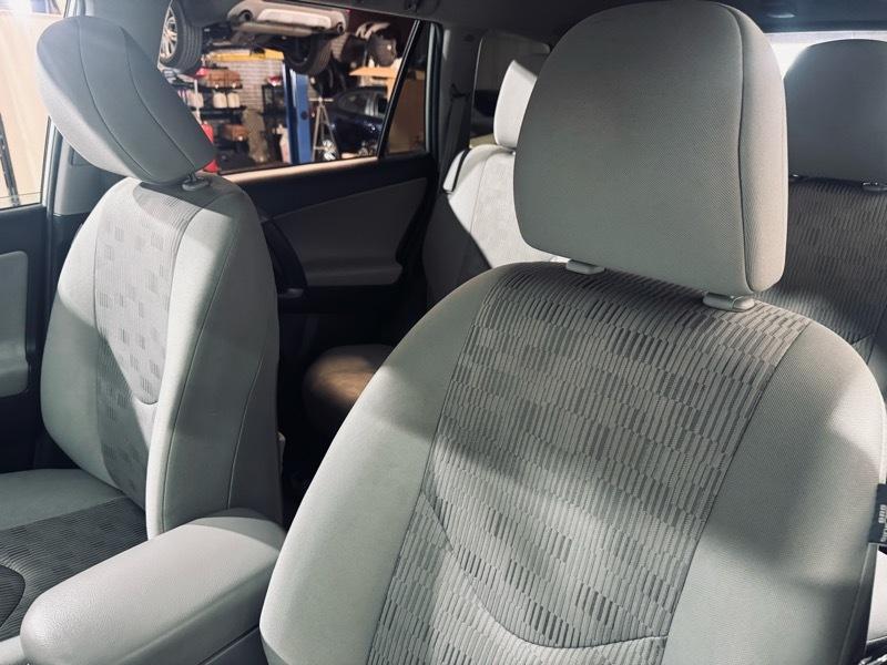 Toyota RAV4 Base 2012