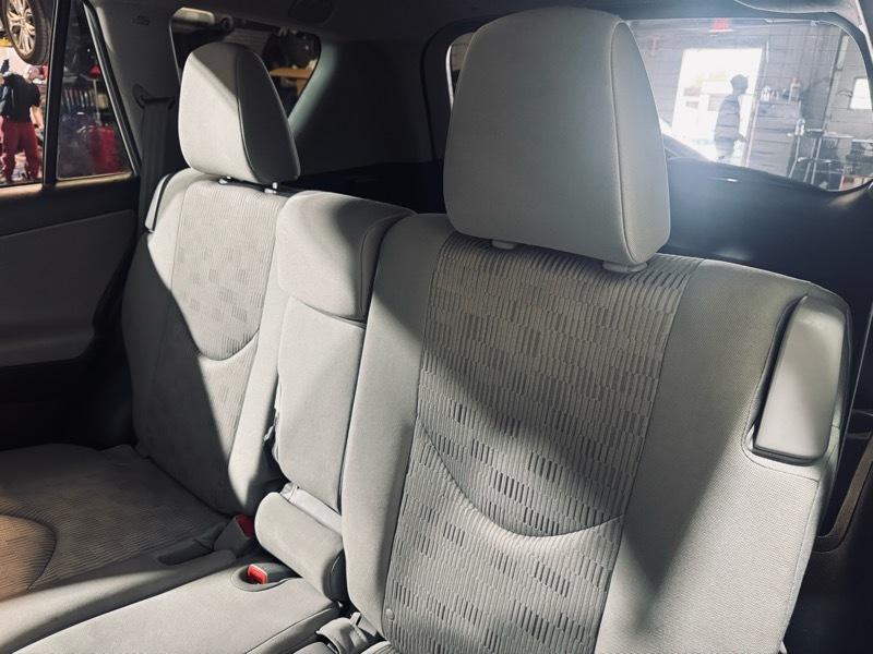 Toyota RAV4 Base 2012