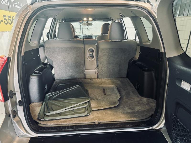 Toyota RAV4 Base 2012