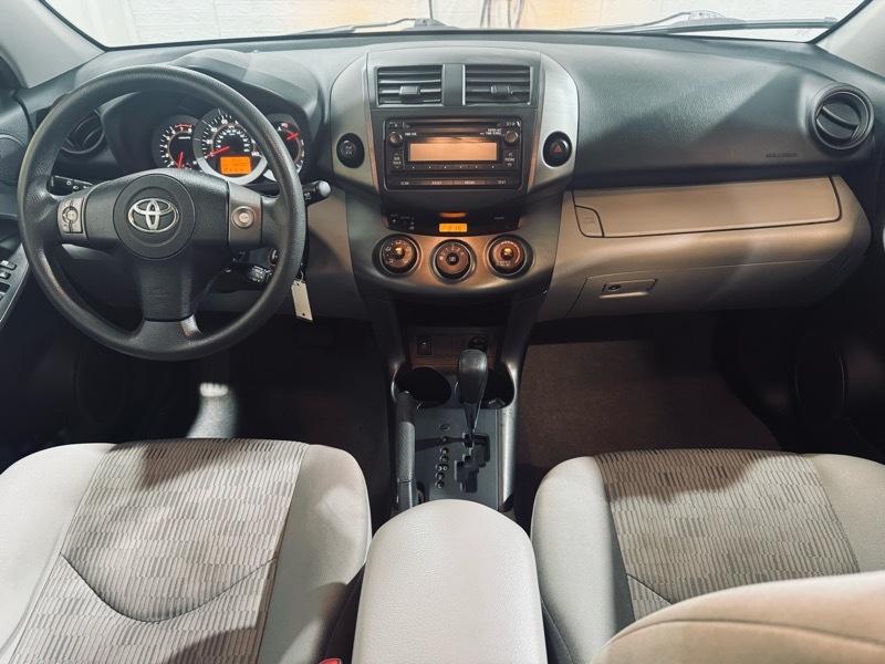 Toyota RAV4 Base 2012