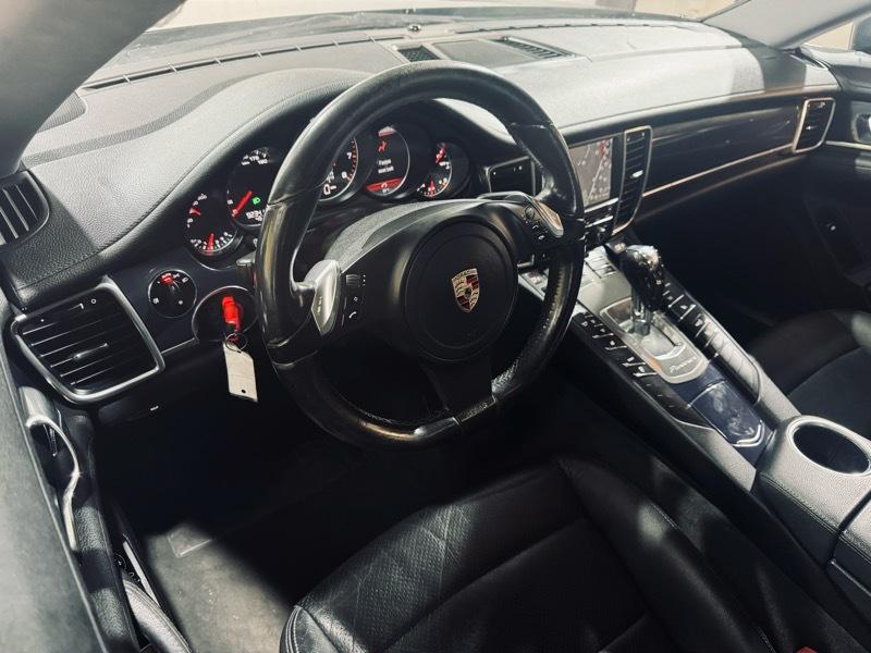 Porsche Panamera 4 2011
