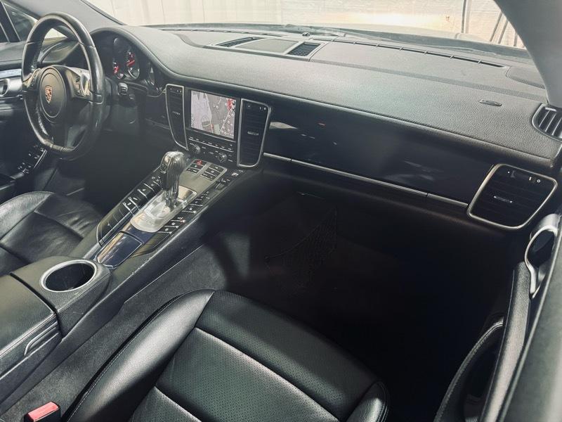 Porsche Panamera 4 2011