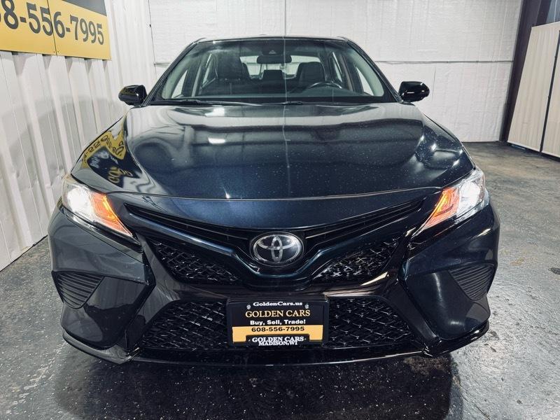 Toyota Camry SE 2020