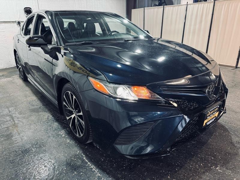 Toyota Camry SE 2020