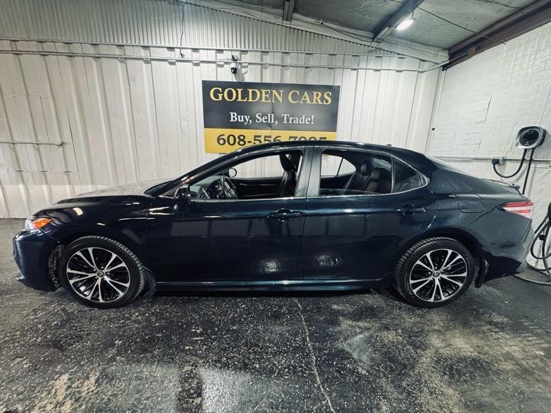 Toyota Camry SE 2020