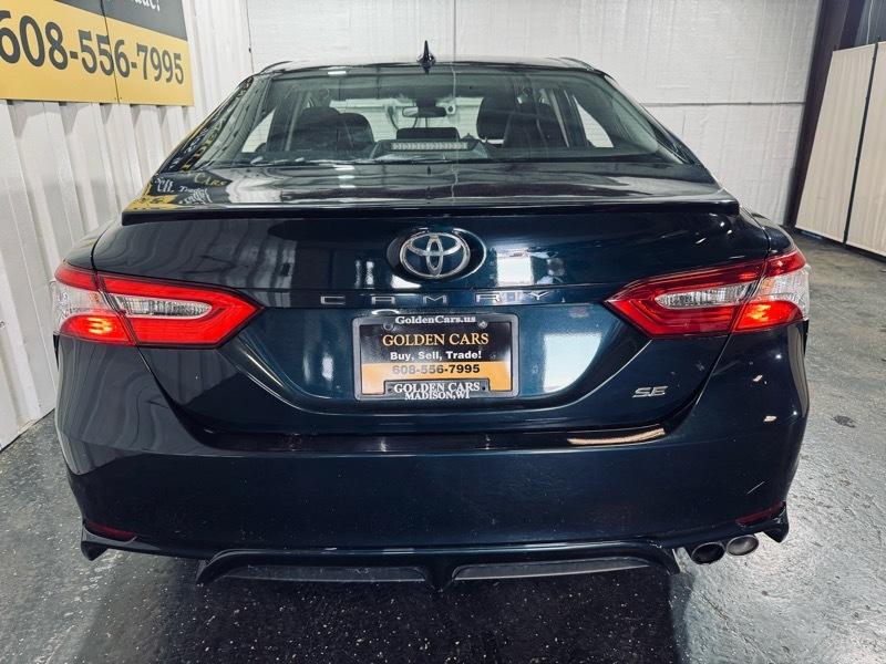 Toyota Camry SE 2020