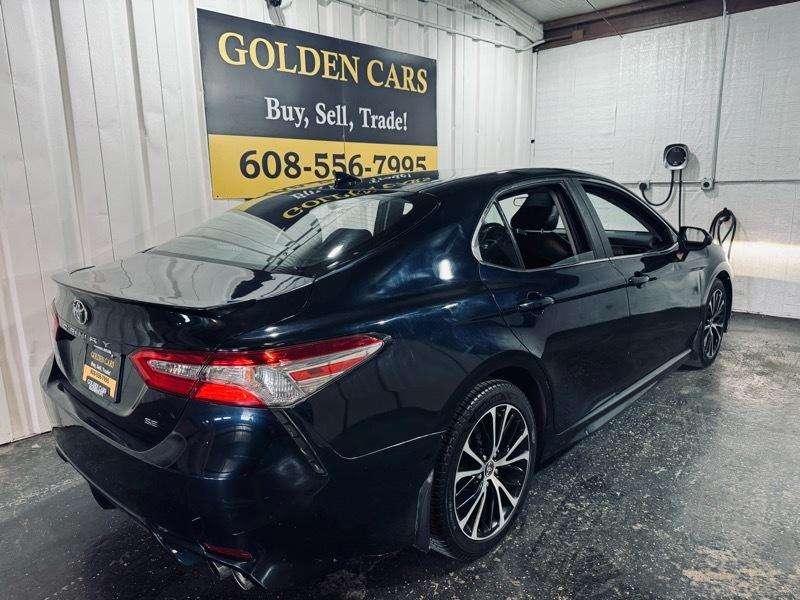 Toyota Camry SE 2020