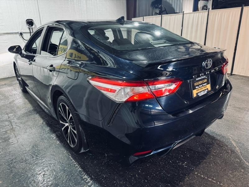 Toyota Camry SE 2020