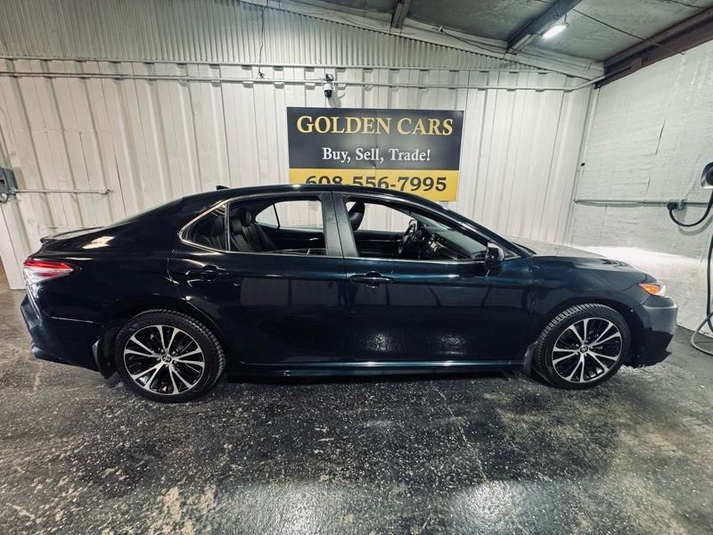 Toyota Camry SE 2020