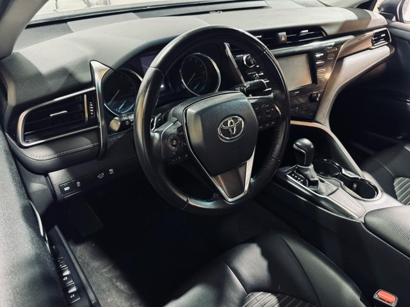 Toyota Camry SE 2020