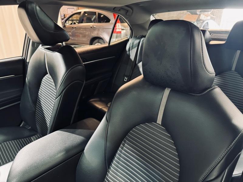 Toyota Camry SE 2020