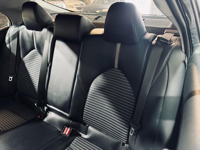 Toyota Camry SE 2020