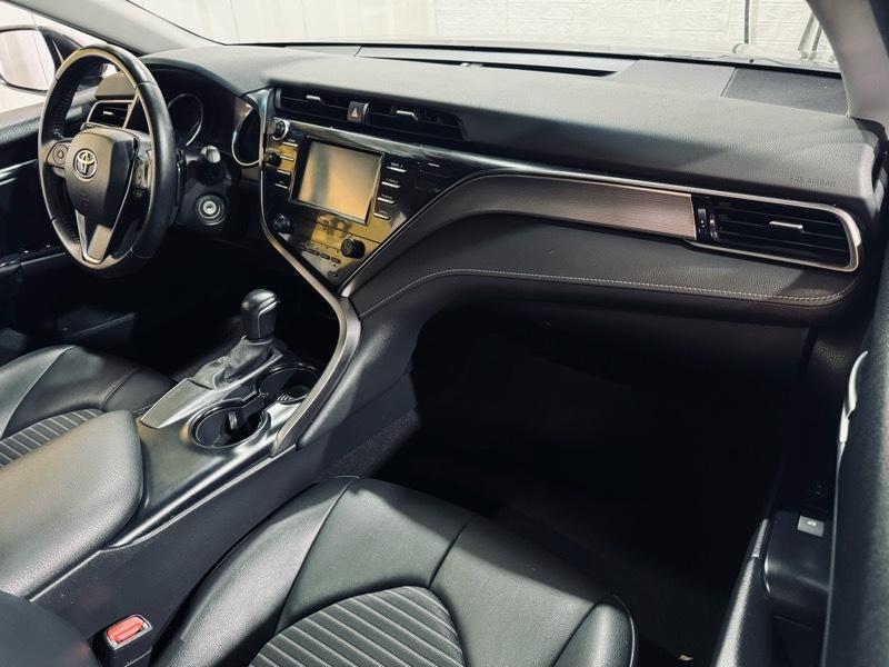Toyota Camry SE 2020