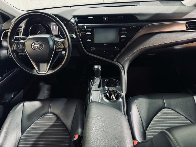 Toyota Camry SE 2020