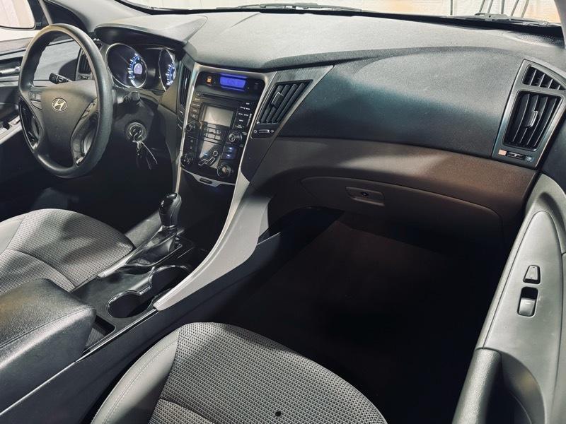 Hyundai Sonata GLS Manual 2012