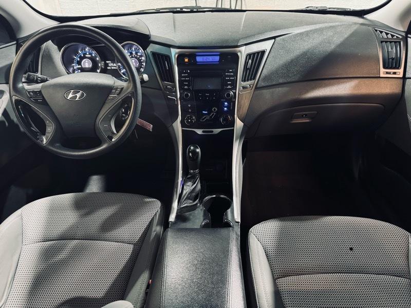 Hyundai Sonata GLS Manual 2012
