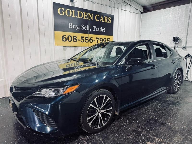 Toyota Camry SE 2020