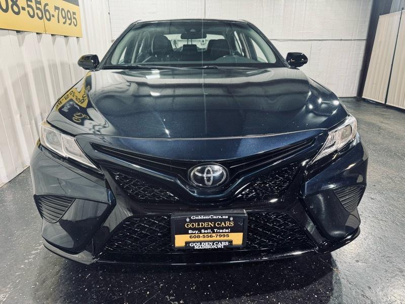Toyota Camry SE 2020