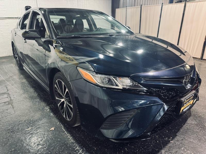 Toyota Camry SE 2020