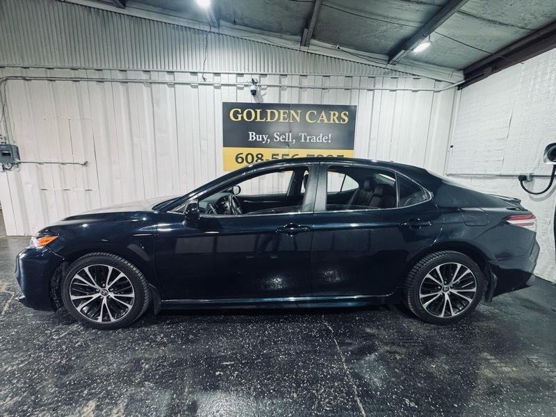 Toyota Camry SE 2020