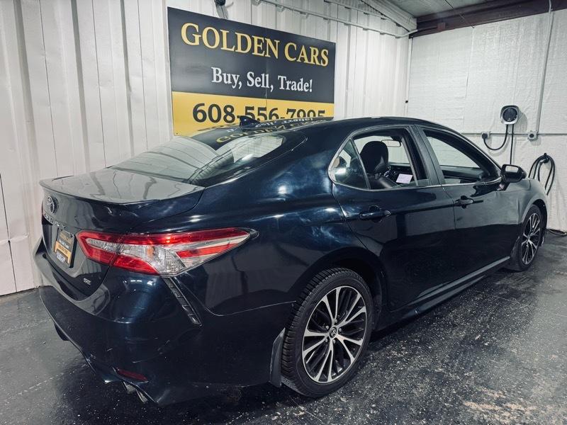 Toyota Camry SE 2020