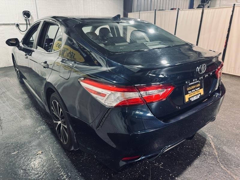 Toyota Camry SE 2020