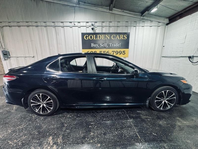Toyota Camry SE 2020