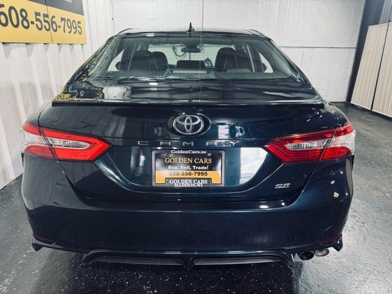 Toyota Camry SE 2020