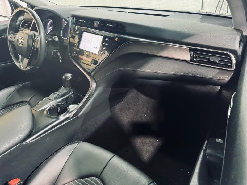Toyota Camry SE 2020