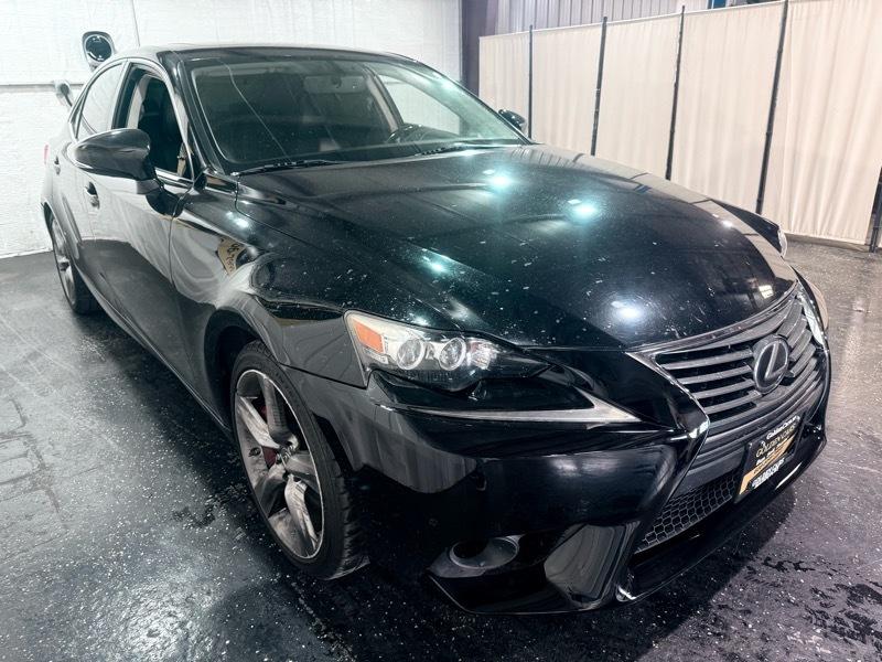 Lexus IS  2015