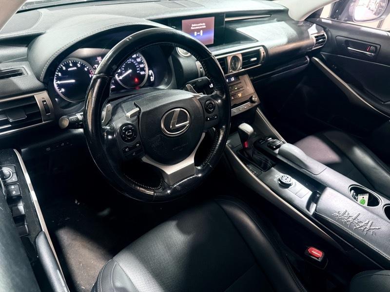 Lexus IS  2015