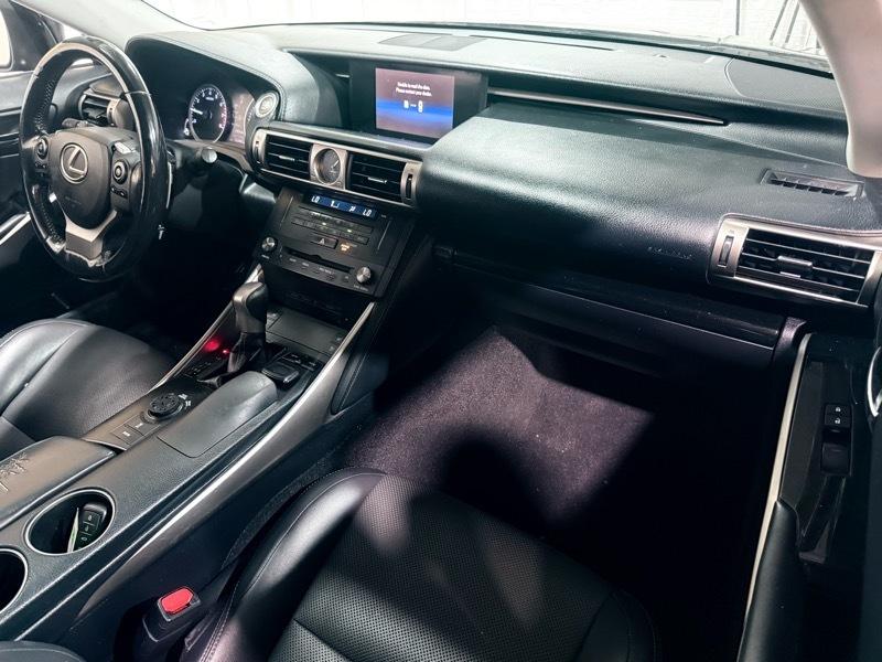 Lexus IS  2015