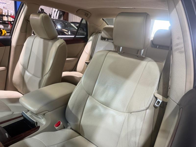 Toyota Avalon Base 2012