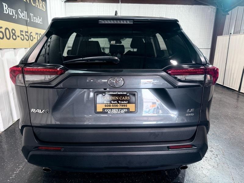 Toyota RAV4 LE 2021
