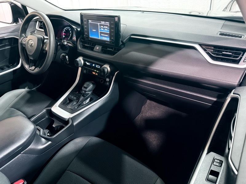 Toyota RAV4 LE 2021